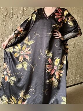 Vintage Whimsygoth 80s Sante Classic black and floral caftan